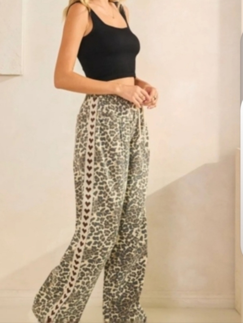 Veveret Leopard Pants w/ Hearts Detail ♥️